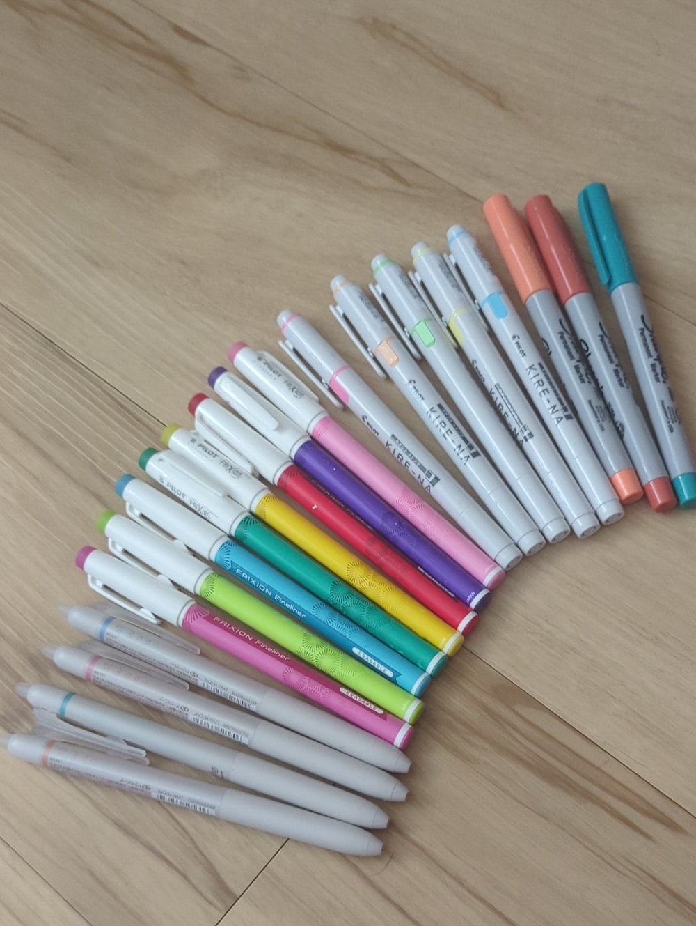 Mixed Lot Of 20 Writing Utensils